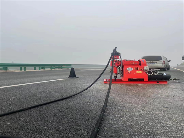 通什镇马路路基路面开裂下沉注浆加固灌浆